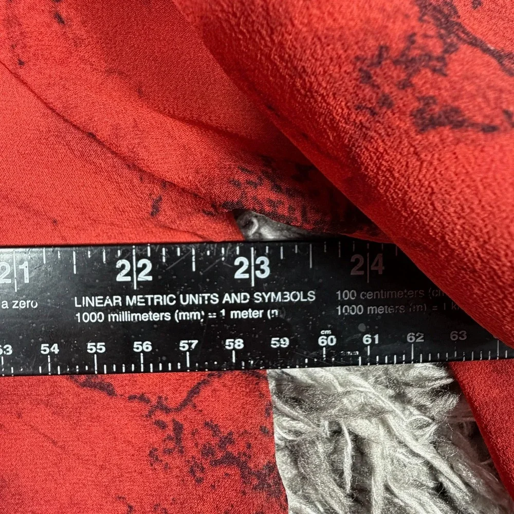 Chico's Design 100% Silk Red Artistic Girl Bird Graphic Button Down Shirt Size 3 - Picture 5 of 7